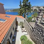 Piccola Red Studio - 50M From The Beach