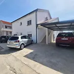 Lelo Apartment With Jacuzzi And Free Parking