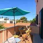 Sunny Getaway Apartments