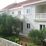 Cosy Apartment In Zrnovo 30 Sqm With Shared Pool