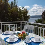 Bella Perna Beachfront Apartments