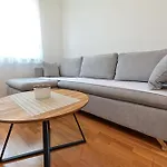 Apartman Ajduk With Parking And Terrace