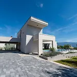 Villa Dasi S Grijanim Bazenom