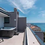 Luxury Mandre