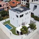Doel Villa