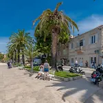 Central Located House 'Porat'
