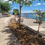 Apartment Maslenica Seaview