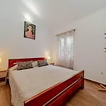Robinson House Zrnovo