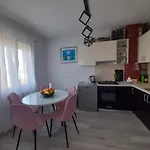 Mika Apartmani