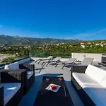 2 Bedroom Beautiful Apartment In Rovanjska
