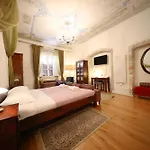 Petrizio Palace