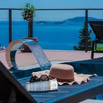 Villa Hortensia-With Private Pool And Beaches Front