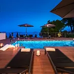Villa Hortensia-With Private Pool And Beaches Front