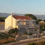 Apartmani Lucija