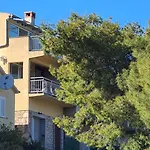 Apartment 6 Zaglav 15