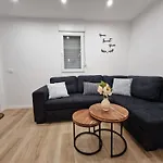Spacious Apartment Bela Vista - By Ta Leut Agency