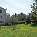 2 Bedroom Cozy Apartment In Kukljica