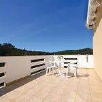 2 Bedroom Cozy Apartment In Kukljica