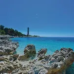 2 Bedroom Cozy Apartment In Veli Rat