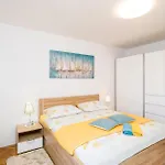 Stunning Home In Banici With Wifi