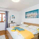 Stunning Home In Banici With Wifi