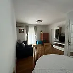 One Bedroom Apartment With Terrace Near Sea - Angela'S Apartments