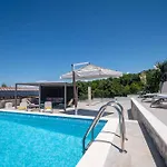 Holiday Home In Loviste 39467