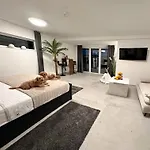 Modern Studio With Ocean View - Studio-01