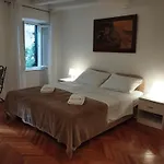 Old Town E Apartments