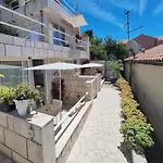Alto Rooms And Apartments