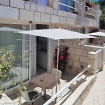 Alto Rooms And Apartments