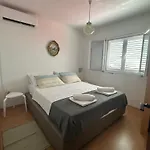 Holiday House“Tonka”