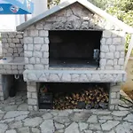 Appartement In Petrcane Mit Terrasse, Grill Und Garten