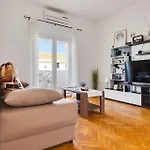 Geraeumige Ferienwohnung Im Erdgeschoss Mit Meerblick Vom Privaten Balkon
