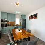 Luxury Beachfront Paradise Vir