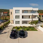 Rooms & Apartments Niko