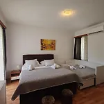 Apartments And Pansion M&R