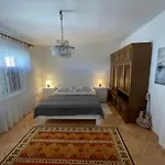 Spacious Retro 3-Bedroom Home 130M2 In Zadar, Puntamika Borik Beach Area