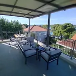 Loviste Apartments