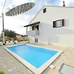 Villa Ariana With Private Pool