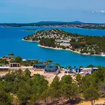 Dragon Bay - Falkor