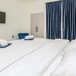Cozy Apartment In Nin With Wifi