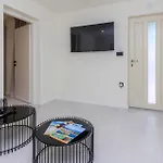 Cozy Apartment In Nin With Wifi