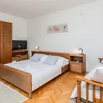 Stunning Apartment In Nin With Wifi