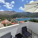 Rita - Charming 2-Bedroom Apartment With Sea View, Slano