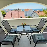 Apartments & Rooms Petra