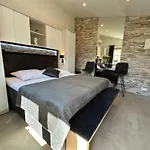 Katy & David Apartments