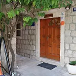 Studio Apartments & Rooms Lela, Sipan Island