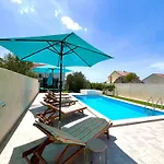 Holiday Home Mary With Pool