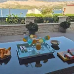 Apartmani Roberta Pag -Obiteljska Kuca Prizemnica Sa 2 Odvojena Apartmana Od Toga Jedan Moderan Luxuzniji, Pogled Na More Sa Velikih Terasa, Dvosobni Apartmani